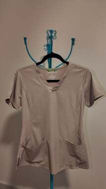 HH Works by Healing Hands V-Neck Scrub Top – Size XS